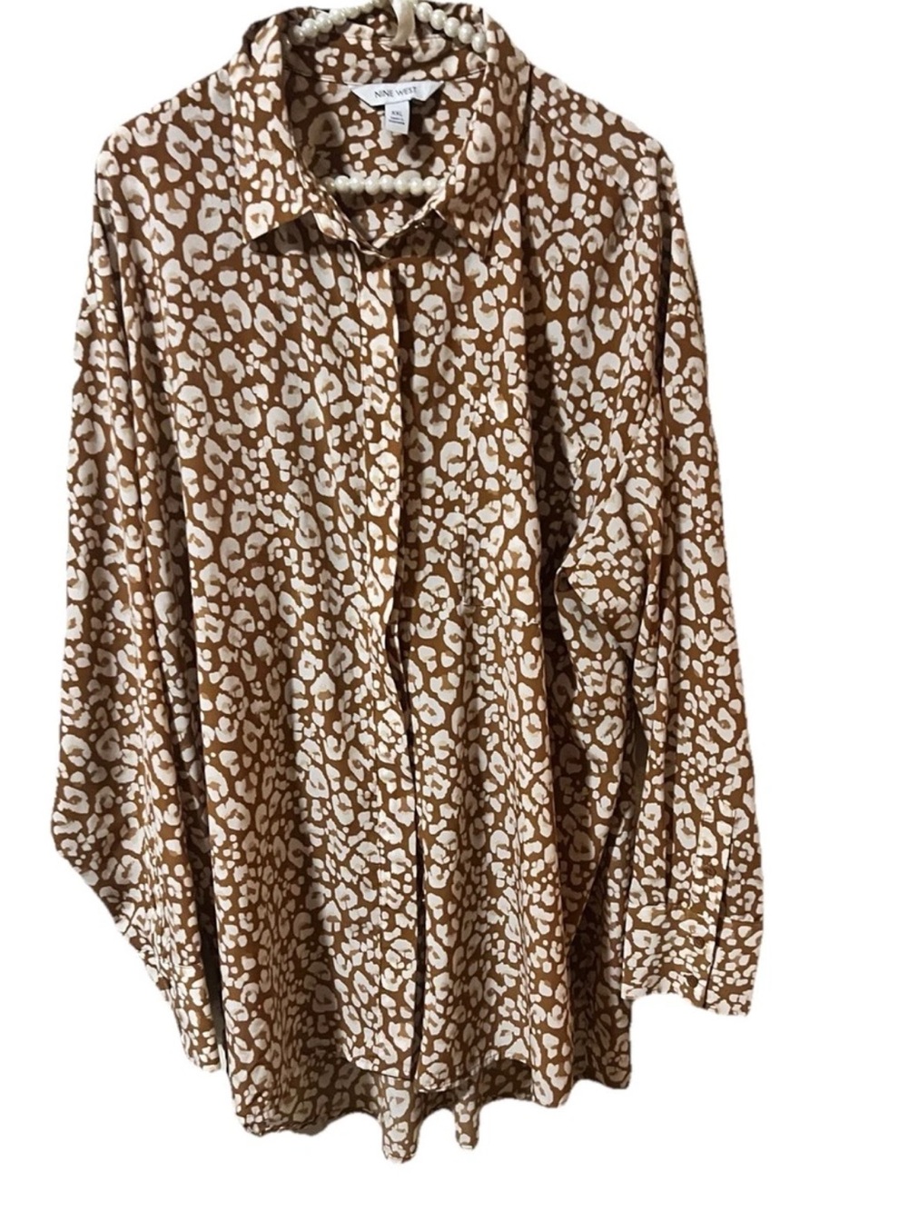 Nine West Brown and‎ Cream Leopard Print Shirt SZ XXL
Chest 54
Length 34
Sh 23